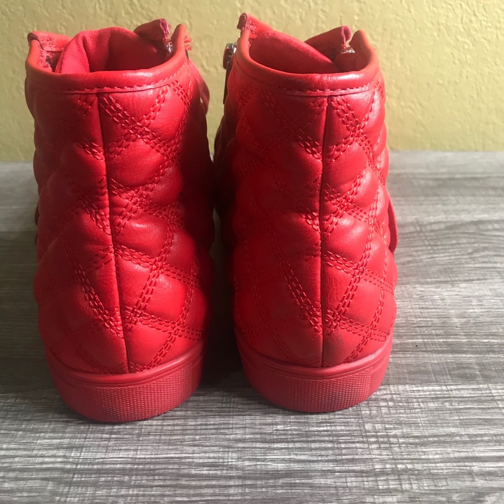Steve Madden Red Quilted Top Sneakers. - Picture 8 of 11